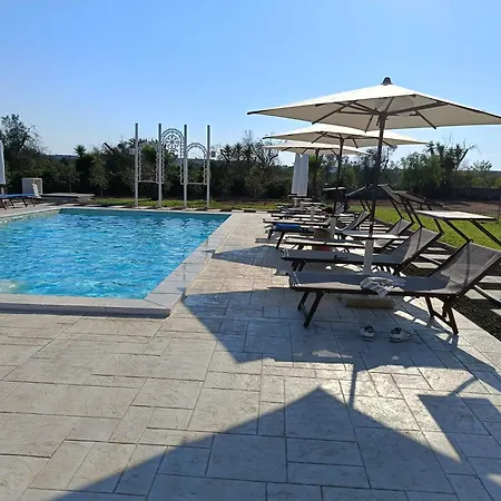 Masseria Pallanzano Con Piscina ファームステイ