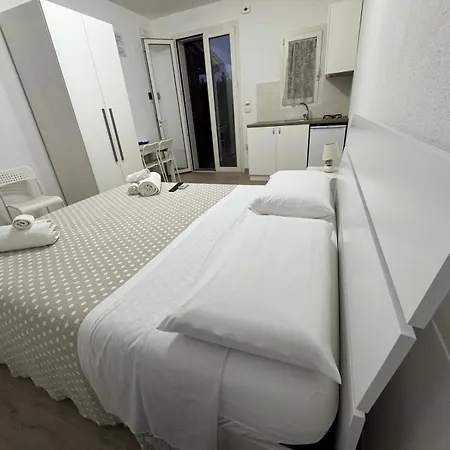 Masseria Pallanzano Con Piscina ファームステイ