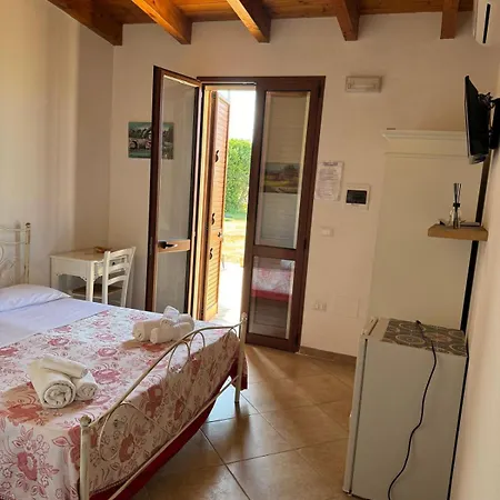 Masseria Pallanzano Con Piscina Farm stay *